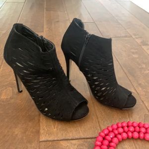 Madden Girl • Black 4” heel • laser cut • zip up on inner side of ankle